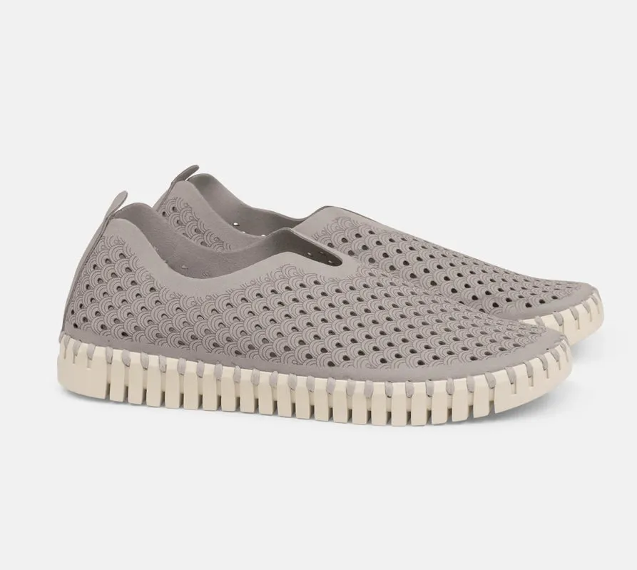 ILSE JACOBSEN TULIP FLATS WITH CUT OUTS