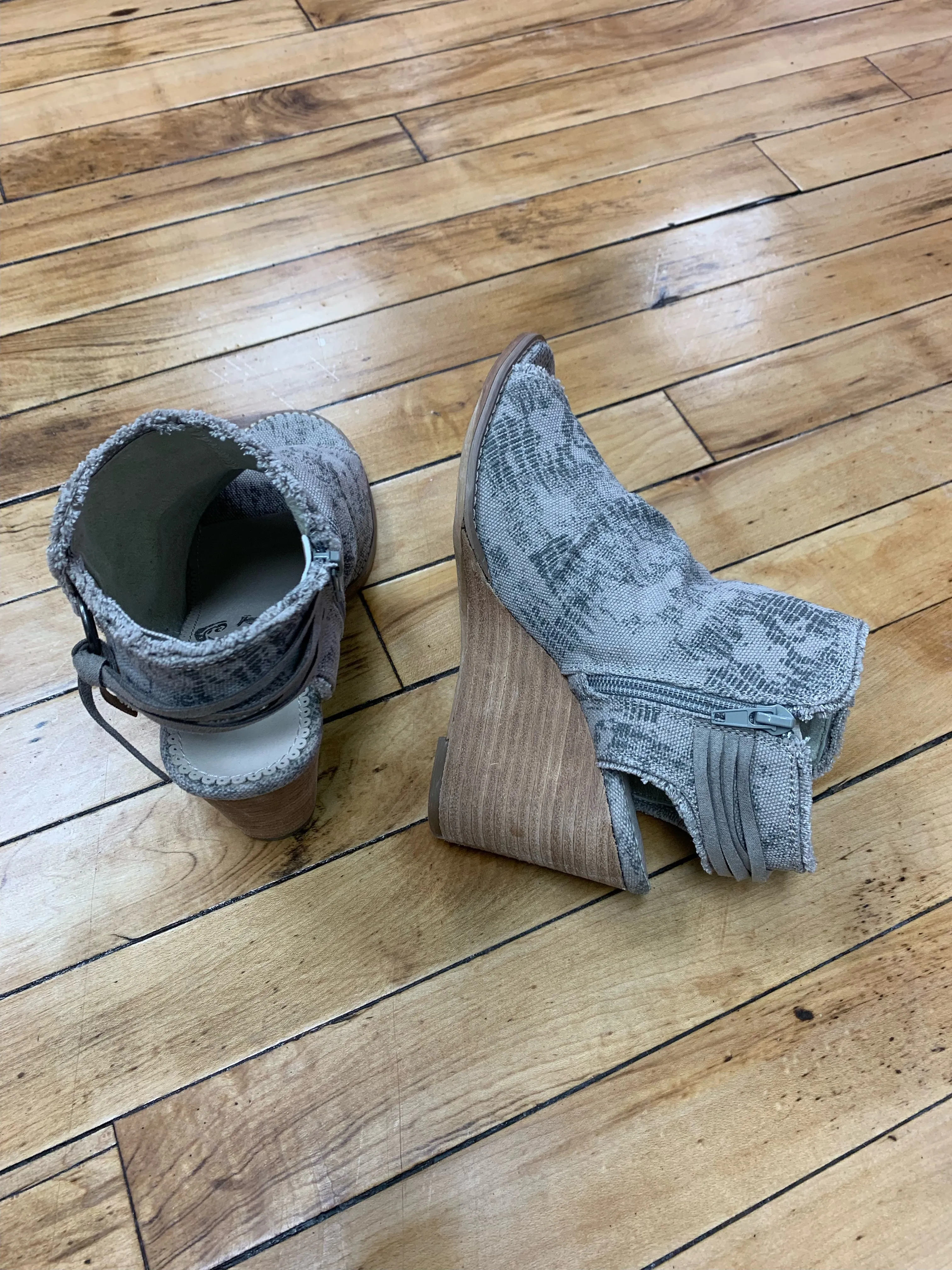 Keely Shoe - Grey