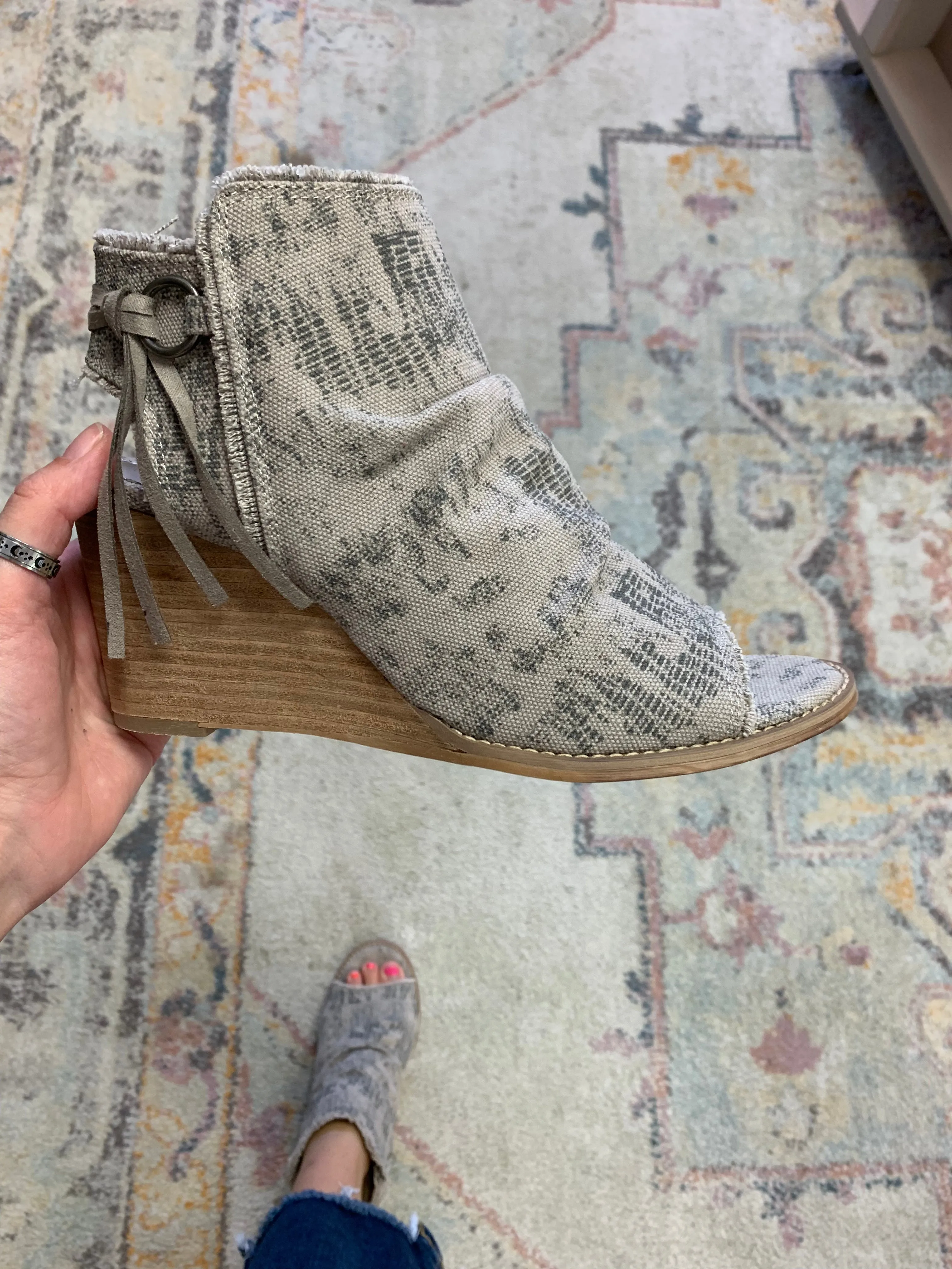Keely Shoe - Grey