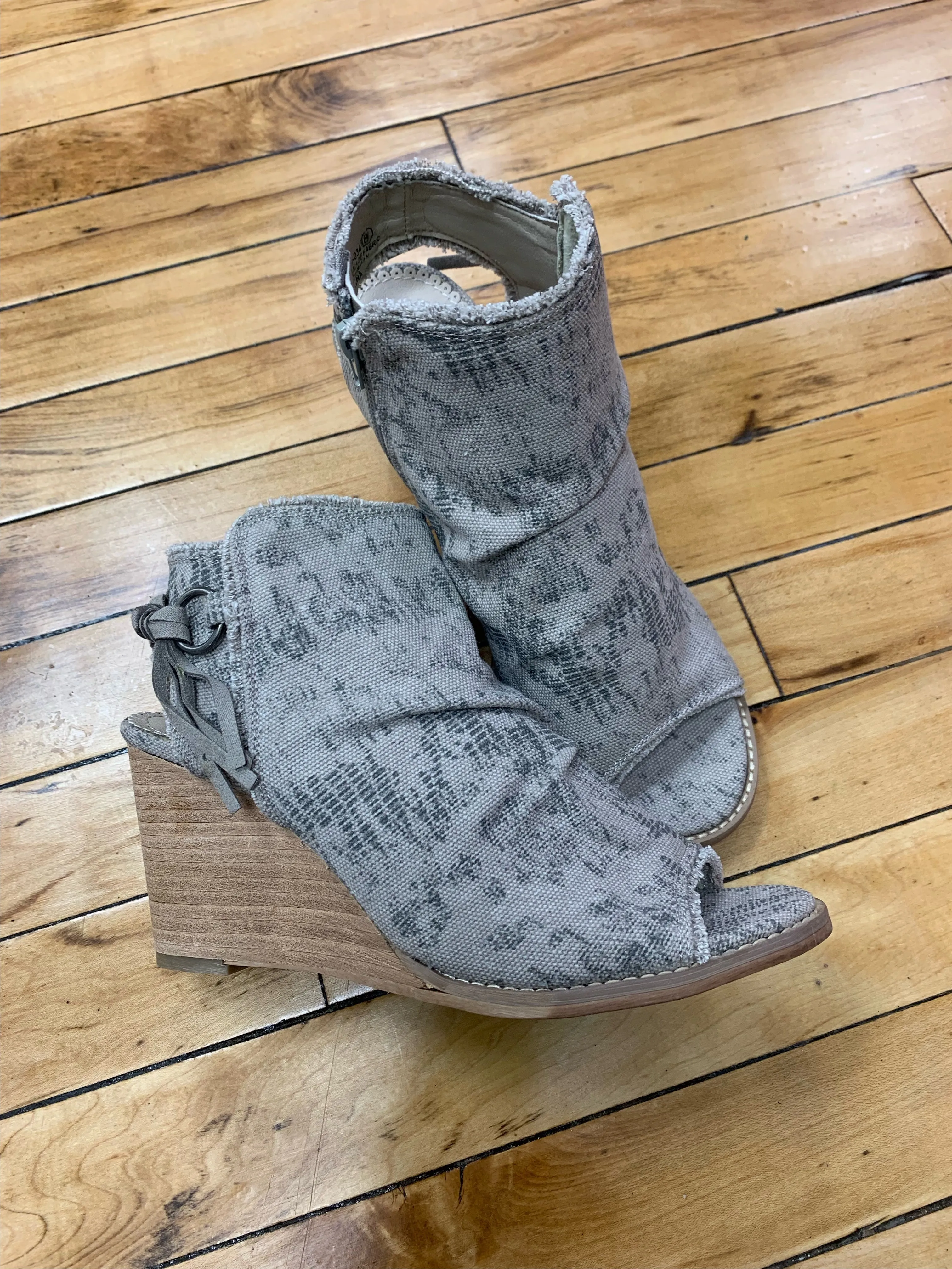 Keely Shoe - Grey